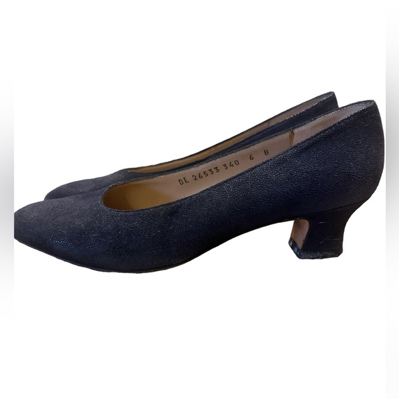 Salvatore Ferragamo Shoes - Vintage Salvatore Ferragamo, blue suede pumps. Size 6.